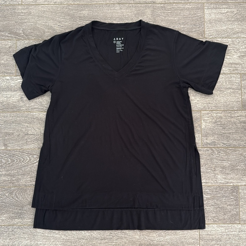 Necessi-T-Shirt SZ Small